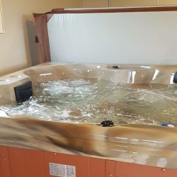 Gallery-Serenity-hot-tub-in-daylght